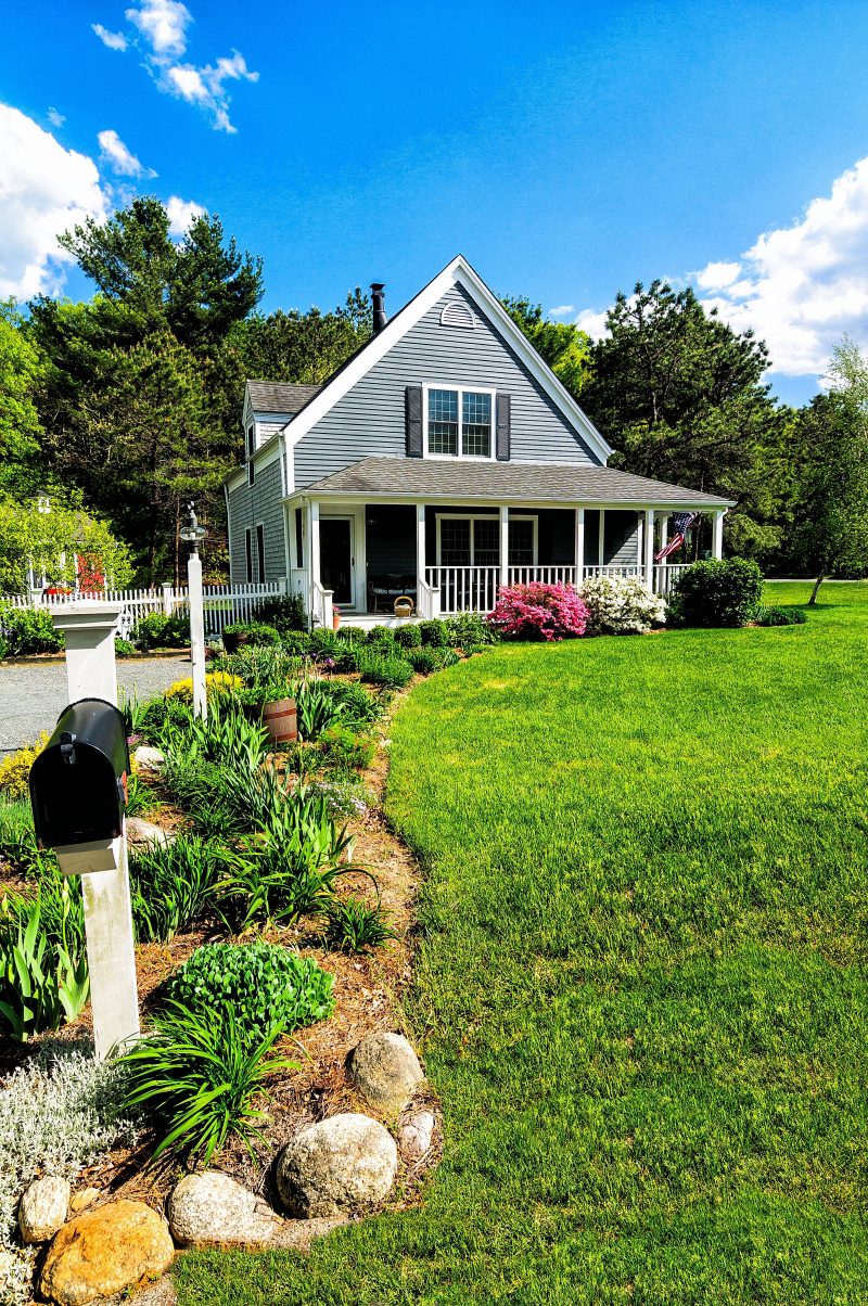 Simple Yet Lovely Front Yard Landscaping Ideas With Pavers Simple Yet Lovely Front Yard Landscaping Ideas With Pavers