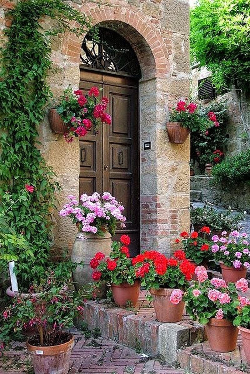 27 Hanging Flower Basket Ideas to Brighten Up Your Front 