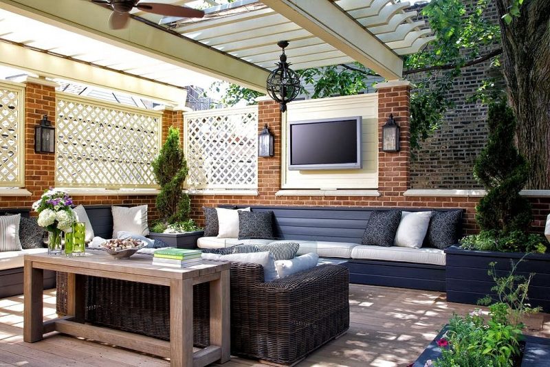 Decorating Ideas for Patio Fences